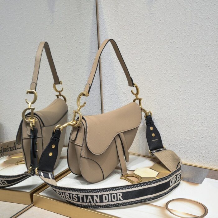 迪奧 (Dior) 女士馬鞍包 1:1 復刻版 DSB23 迪奧 (Dior) 女士馬鞍包 1:1 復刻版 DSB23