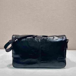 Prada Schultertasche aus Vitello Phenix Leder